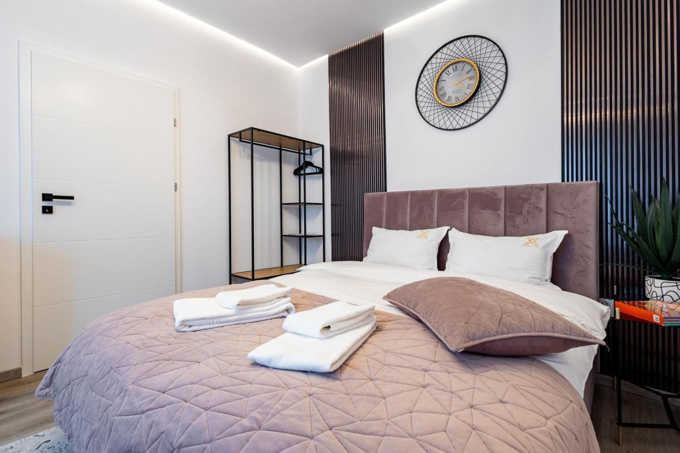 Lola'S Studio Brasov Bagian luar foto