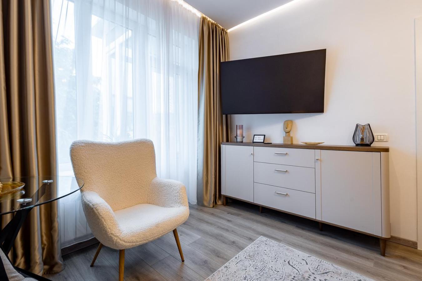 Lola'S Studio Brasov Bagian luar foto